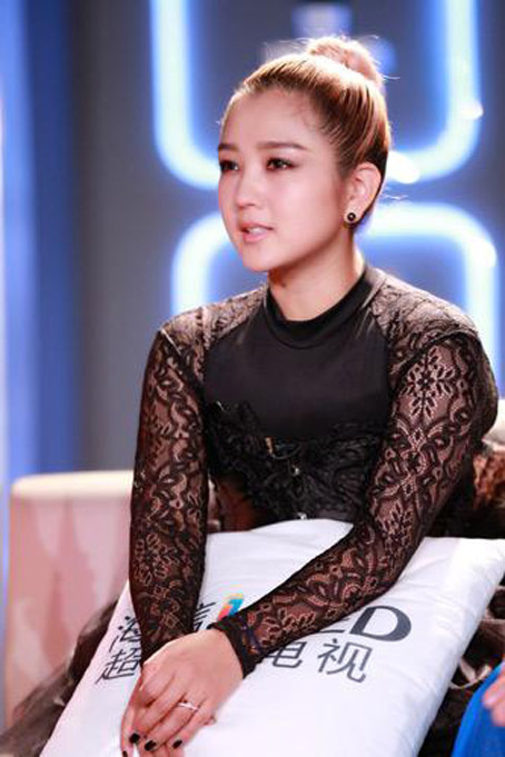 何洁首次回应离婚传闻:请给我些时间,仍相信爱