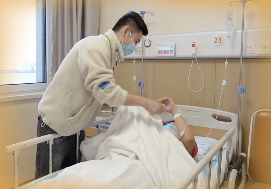 罕见!四胞胎却非同月同日生