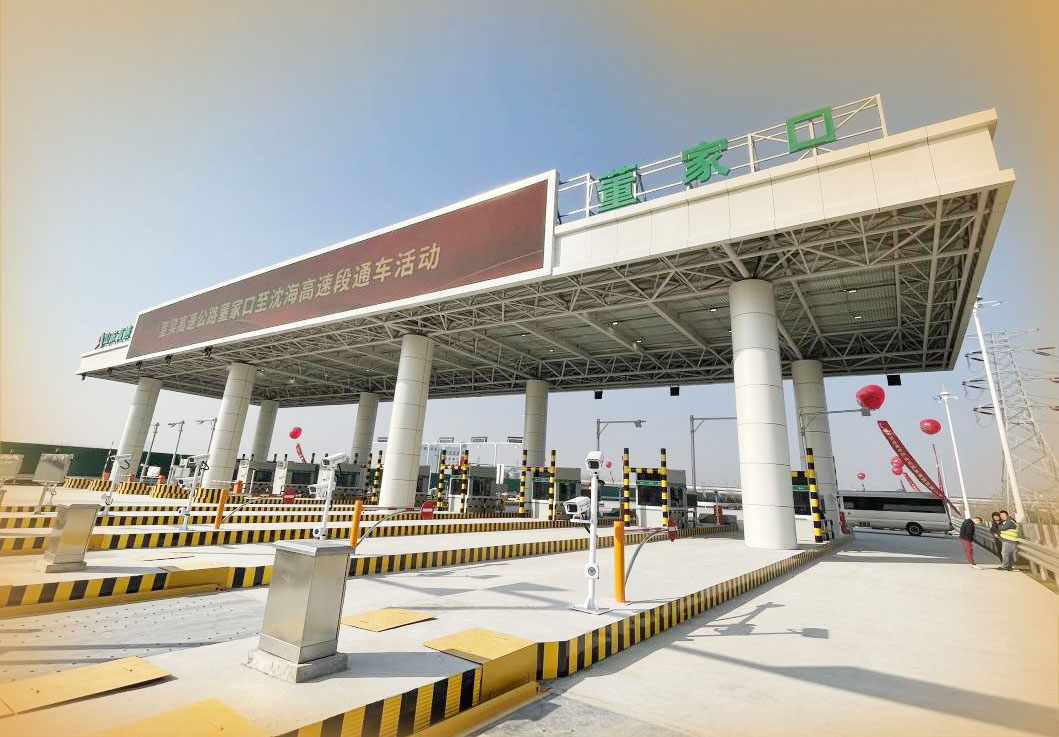 董家口港区疏港高速公路通车