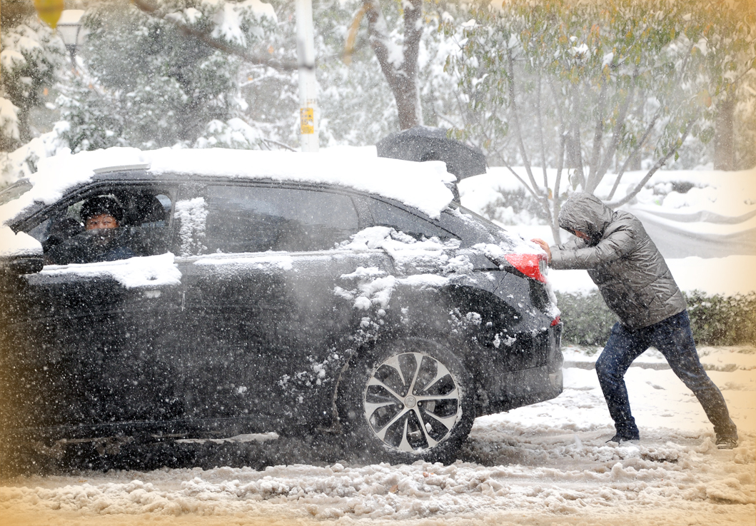 初雪带来几多烦恼