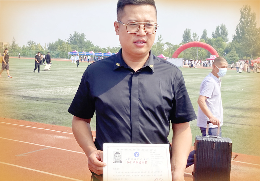 退学11年后重返校园 与辅导员再续师生缘