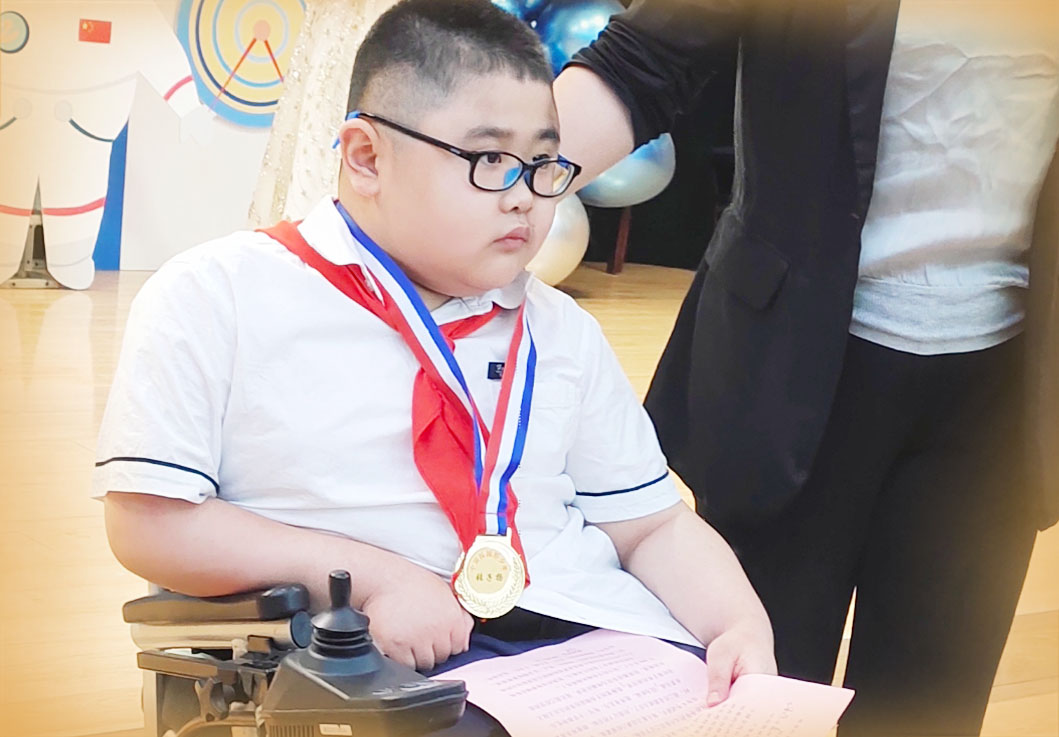 令人敬佩的“奥运精神”少年