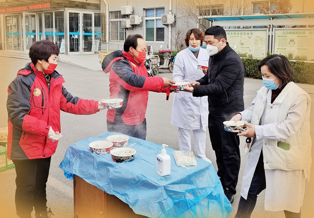 为封控居民送来爱心菜 这两口子确实牛