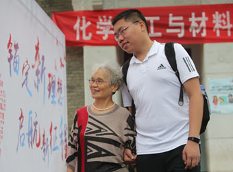 山师大校园上演最暖“相遇”