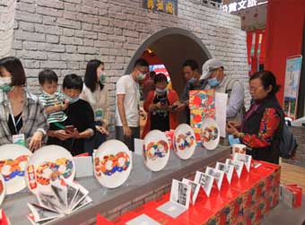 潮流文创产品追寻红色记忆
