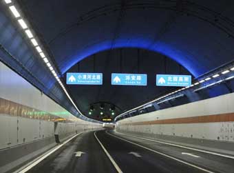 “万里黄河第一隧”通公交了