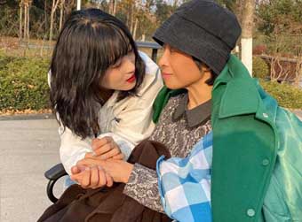 母亲身患重病,19岁女孩休学陪妈妈度过最后时光