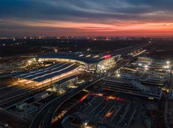 高铁更传牡丹香