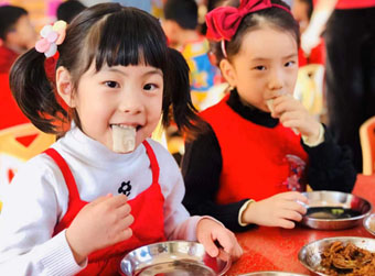 省城各校师生“花样”迎新年