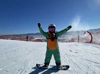 济南这个滑雪萌娃不简单