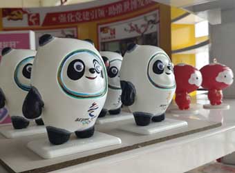 “冰墩墩自由”,他靠自己的双手实现了