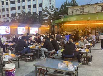 餐馆里的叫号声回来了
