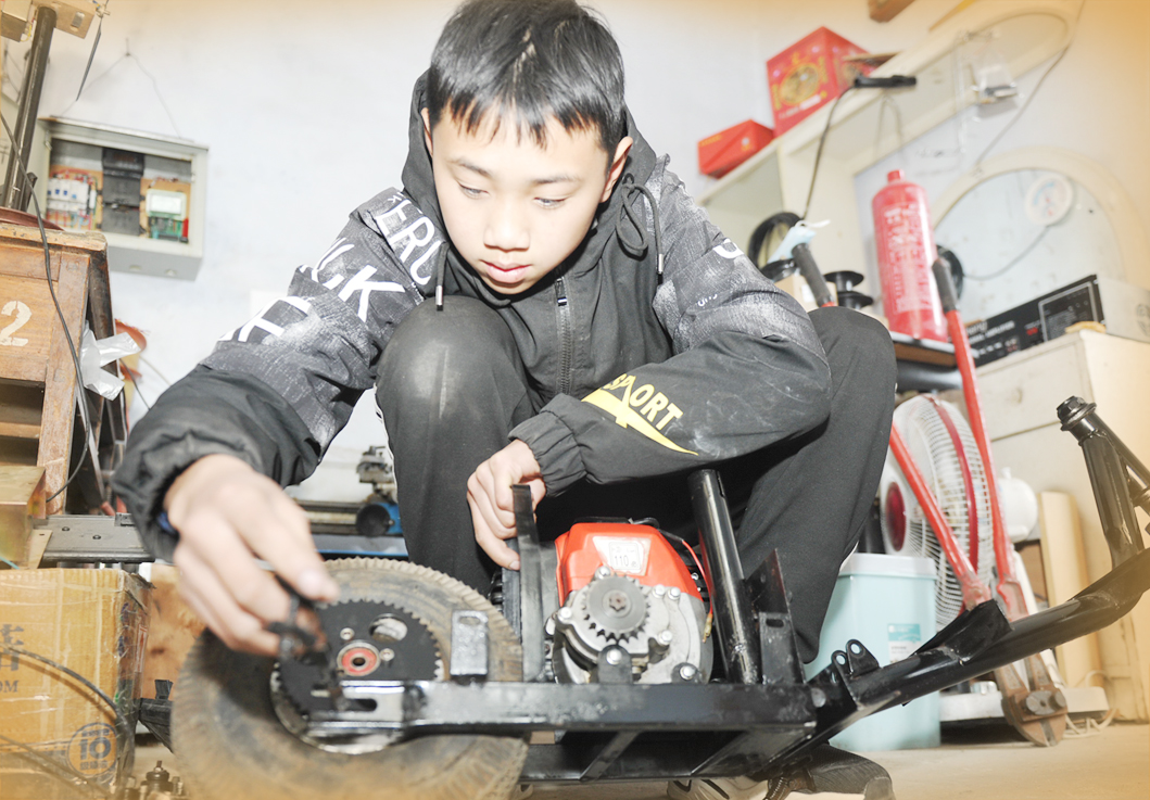 15岁山里娃有个“飞天梦”