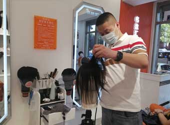 哈尔滨小哥在济南经营假发店七年