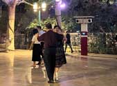 小广场成矛盾焦点 降噪神器前来救场