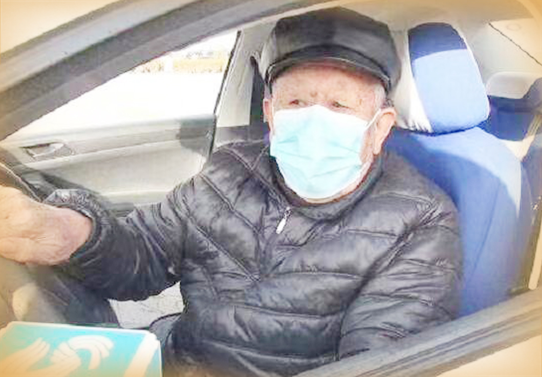 山东83岁高龄驾考生考过科三