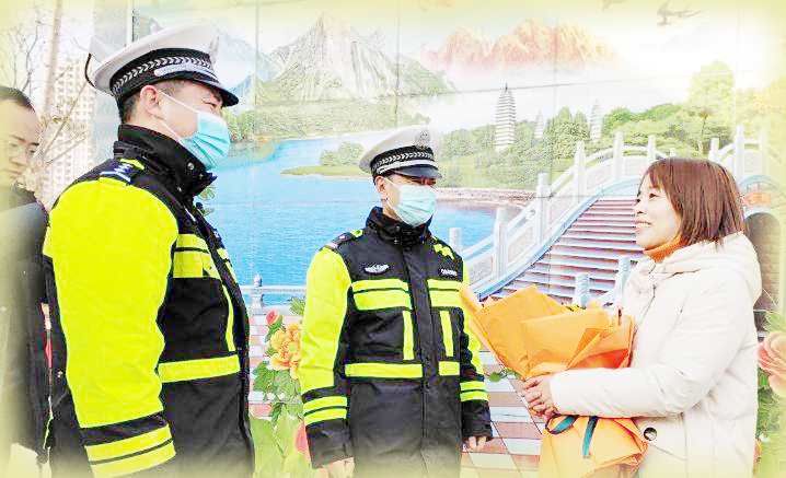 母女为吃饭民警买单 全城寻人后双方再续缘