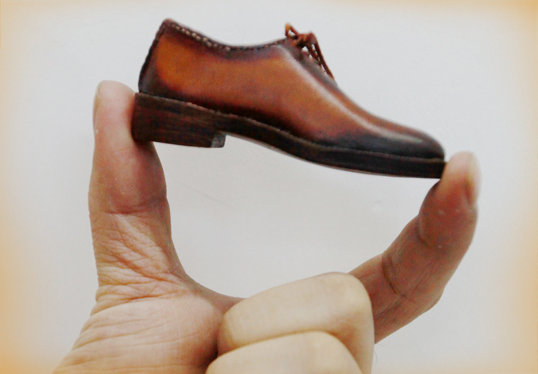 指尖上的皮鞋