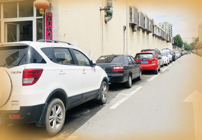 一夜之间60多辆路边汽车遭扎胎