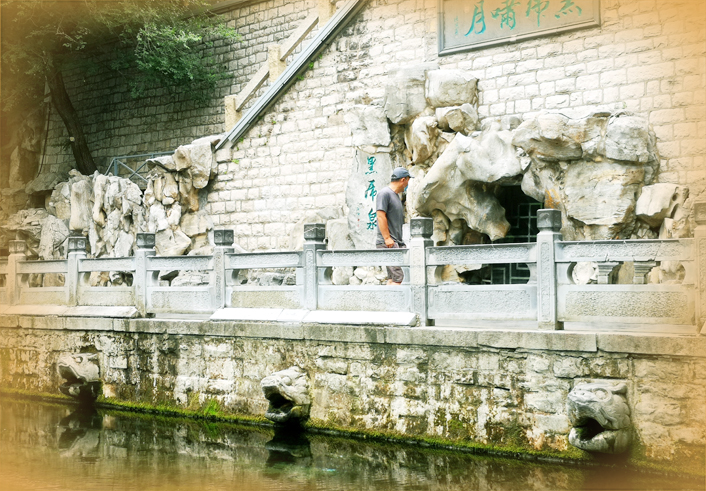 济南黑虎泉三个虎头全部断流