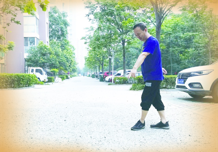 济南一小区内部修路遇“坎儿”