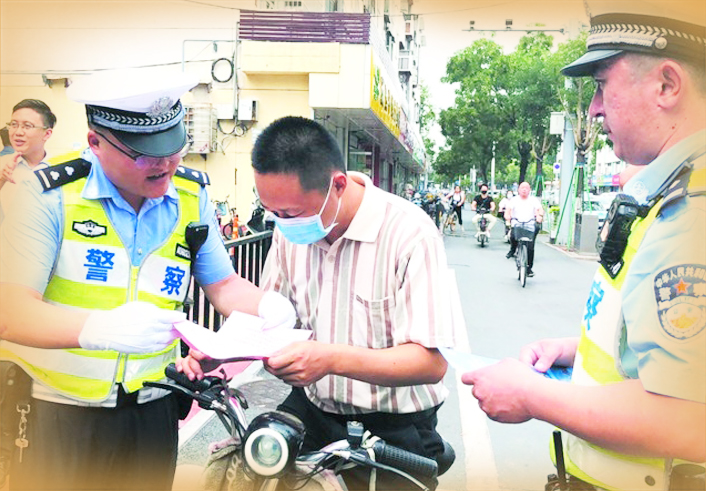 交警1小时查出70辆电动车未挂牌