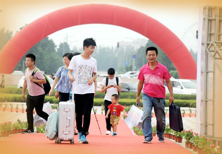 “点对点”下通知 错时错峰返校