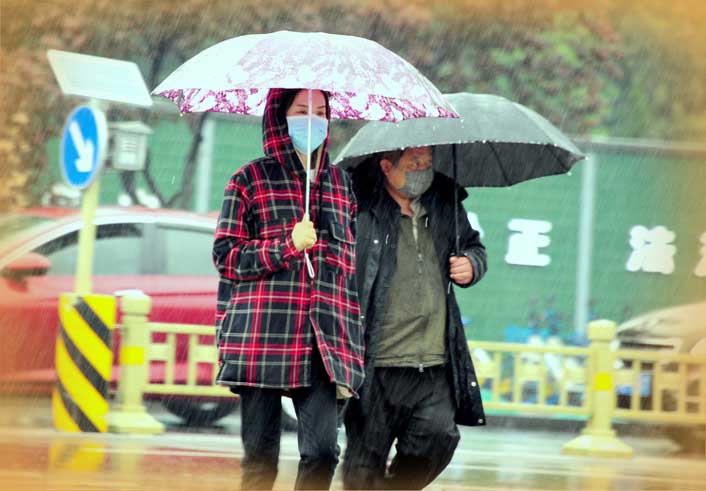 雨雪到访 山东省昨日“回冬”