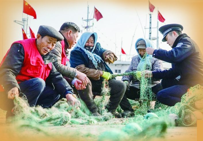 “红蓝组合”共筑渔港防护网