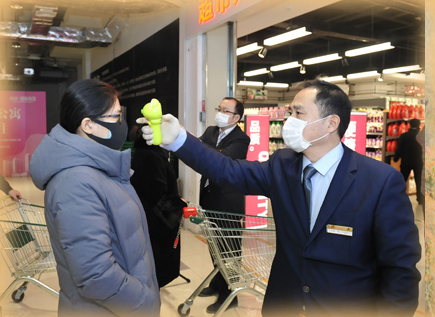 出入商场等场所均须扫码登记