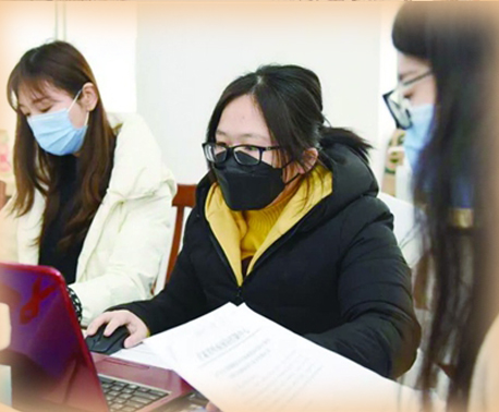 小两口隔壁办公,一天说不上一句话