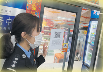 扫码登记后,超市出入查验“秒过”