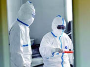 “只剩病毒和我,我只有打败它”