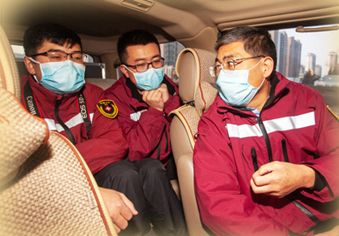 猎毒者 疫情现场的“医学侦探”