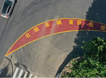 避开大货车右转盲区,“扫盲”系统来帮忙