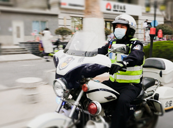 不同的肩章,同样的担当