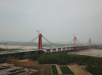 济南凤凰黄河大桥开架主缆“生命线”