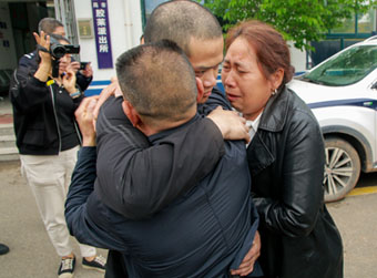 失散28年,四川被拐小伙在青岛认亲