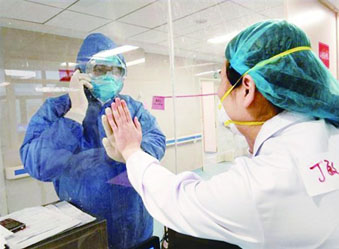 不畏艰辛,援鄂医疗队员奋战在一线