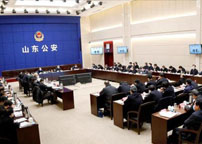 省委常委会召开会议