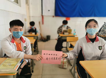 初夏花满校园,“后浪”奔涌归来