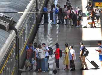 国庆火车票开售,超长假期去哪玩